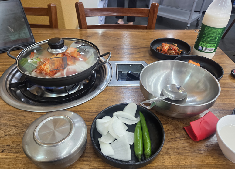 <243일 차, 5월 25일 월요일> 많이 먹었다 아이가?!